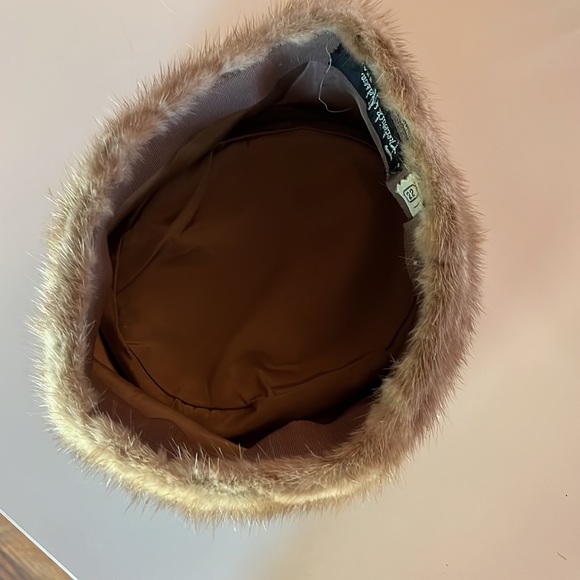 Real fur pill box hat. - Picture 4 of 4